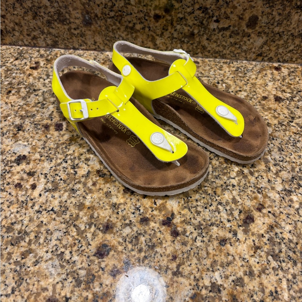 Birkenstock Girl's Kairo Thong Sandal Patent Neon Yellow Ankle Strap 33 US 2